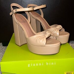 Tan Gianni Bini Heels - Size 9